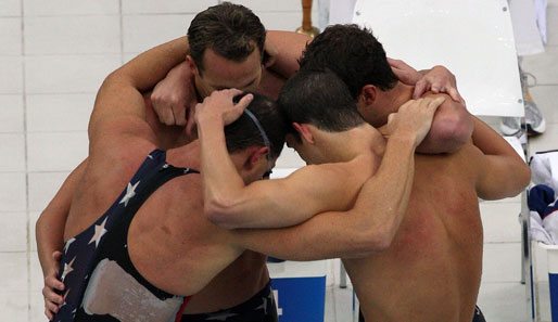 Einschwören vor dem Start: Die US-Schwimmer um Michael Phelps vor der Lagen-Staffel