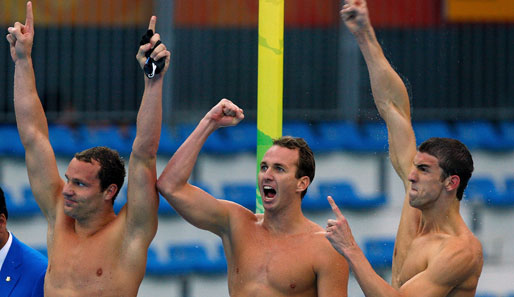 Jubel bei den US-Schwimmern: Michael Phelps gewinnt seine achte Goldmedaille in Peking. Ein historischer Moment