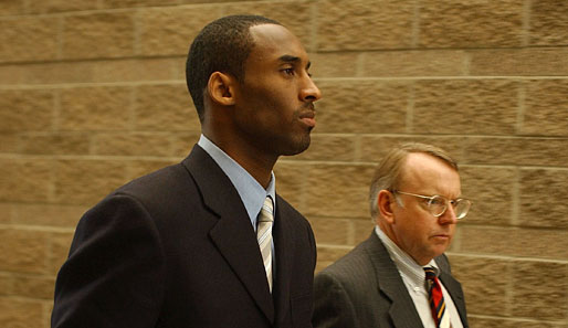 Im Juli 2003 bezichtigt die Hotelangestellte Katelyn Faber L.A.-Lakers-Star Kobe Bryant der Vergewaltigung, zieht die Aussage später jedoch zurück