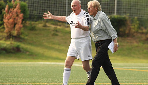 Zwei Legenden unter sich, und immer noch aktiv wie eh und je - Gutendorf im Gespräch mit Horst Eckel (l.) 2009