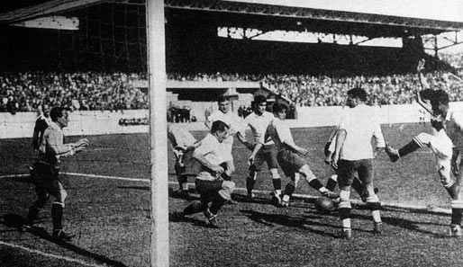 1930 wurde die Celeste im eigenen Land erster Fußball-Weltmeister durch einen 4:2-Finalsieg gegen Argentinien. 1924 und 1928 holte Uruguay Olympia-Gold