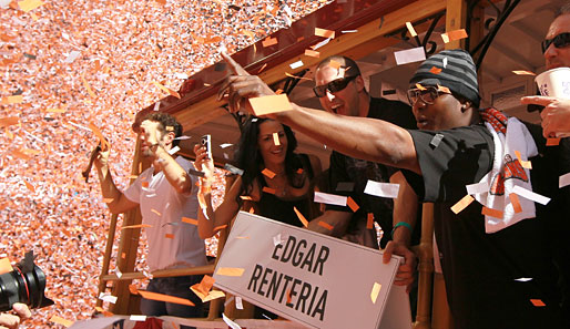 MVP Edgar Renteria im Konfettiregen, begleitet von "Let's go Giants!"-Gesängen der Fans