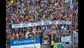 Der Aufreger der 1. Pokalrunde. Mit diesem Banner schlagen die Duisburger Fans unter die Gürtellinie. Der MSV entschuldigt sich dafür: "Ich bin so fassungslos wie alle anderen", sagt Geschäftsführer Maas