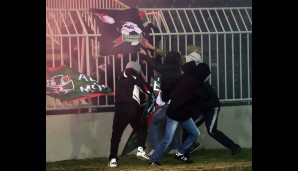 PARTIZAN - AUGSBURG: Belgrader "Fans" klauen eine Augsburger Fahne