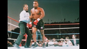 10. Februar 1990, Tokio: Mike Tyson verliert sensationell gegen James "Buster" Douglas durch K.o. Ärger gab's, weil Douglas nach einem Niederschlag nach 9 (oder mehr?) Sekunden auf den Brettern weitermachen durfte