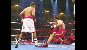 8. März 2003, Hannover: Der 37-jährige Südafrikaner Corrie Sanders (1966 - 2012) sorgt mit seinem t.K.o.-Sieg in der 2. Runde gegen Wladimir Klitschko für eine Sensation