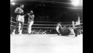 30. Oktober 1974, Kinshasa: Muhammad Ali entthront George Foreman durch Knockout in der 8. Runde im "Rumble in the Jungle", im vielleicht größten Sportereignis des 20. Jahrhunderts