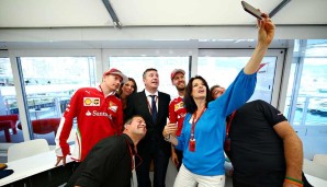 Tanja Bauer vergnügt sich derweil in der Ferrari-Lounge