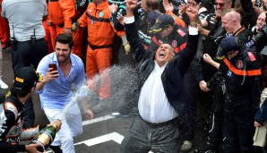 Für die Champagner-Show schlechthin sorgte aber die Entourage vom Drittplatzierten, Sergio Perez. "Dancing in the Champagne" wäre auch ein guter Titel für einen Bieber-Song, oder?