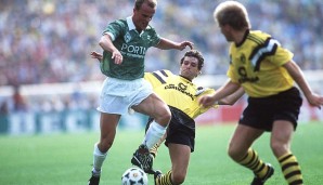 1989, BVB - Werder: Der BVB kann es noch! Nach 23 Jahren gewinnt Dortmund gegen Bremen endlich wieder einen Titel. Gleich zwei Mal schlägt Norbert Dickel beim 4:1-Kantersieg zu