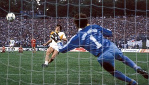 1984, FCB - Gladbach: Matthäus verschießt einen Elfmeter für Gladbach über den Kasten, Bayern gewinnt! Bitter: Sein Wechsel zum FCB stand bereits vor dem Spiel fest