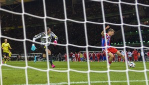 Doch auch das half nicht. Im Pokalfinale ein Jahr später setzte es wieder eine Niederlage gegen den Rivalen aus München. Robben und Müller trafen in der zweiten Halbzeit der Verlängerung
