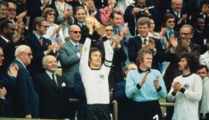 Platz 112: Der Kaiser bestritt für die West-Deutsche Mannschaft in 12 Jahren 103 Spiele und feierte große Erfolge mit dem Adler auf der Brust. 1972 feierte er den EM-Titel, zwei Jahre später führte er die DFB-Elf auf den Thron der Welt