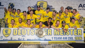 "1 Team am Ziel" - Nach zahllosen Anläufen sind die Rhein-Neckar Löwen endlich auf dem deutschen Handball-Thron angekommen