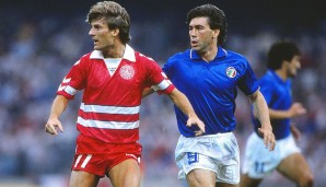 Ab 1980 folgten fast schon logischerweise die ersten Spiele für die Nationalmannschaft. In der Zeit von 1984 bis 1987 war er Kapitän der Squadra Azzurra. Hier im Duell mit Dänemark-Legende Michael Laudrup