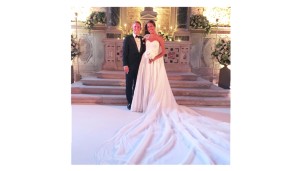 Die Frischvermählten nach dem Jawort: Das Ehepaar Schweinsteiger ließ die Fans weltweit via Twitter und Facebook an ihrer Hochzeit teilhaben