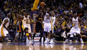 Das nächste Super-Team der Lakers: Nachdem Shaq und Kobe bereits den Three-Peat schafften, stießen Karl Malone und Gary Payton 2004 auf der Suche nach einem Ring dazu. Das Experiment scheitert krachend in den Finals gegen die Detroit Pistons