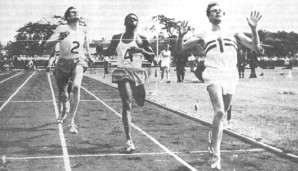 Wim Esajas war im Jahr 1960 der erste Sportler seines Landes, der es zu den Spielen schaffte. Mehr war nicht drin. Das Ziel der 800 Meter erreichte er in Rom nie. Esajas verschlief den Lauf. Ein Betreuer hatte ihm die falsche Startzeit mitgeteilt