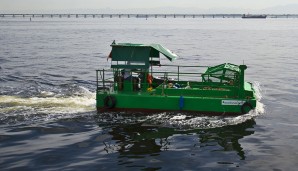 Durch diese "Müll-Boote" erhofft sich die Regierung bis zum Start der Olympischen Spiele eine sauberere Bucht