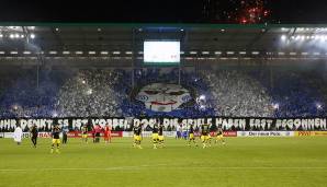 Vor dem Pokalkracher gegen Borussia Dortmund fuhren die Fans des 1. FC Magdeburg eine beeindruckende - und ein bisschen gruselige - Choreo auf.