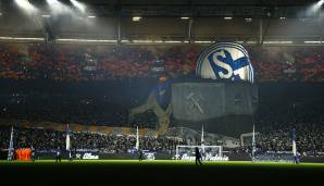 Weil die letzte deutsche Zeche stillgelegt wurde, besinnt sich der FC Schalke 04 auf seine Ursprünge und erinnert mit seinen Fans vor dem BL-Spiel gegen Leverkusen an die Bergwerk-Arbeiter.