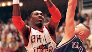 PLATZ 5: Hakeem Olajuwon. The Dream hat ebenfalls seinen festen Platz im Center-Olymp. Am 3. März 1990 putzten seine Rockets die Warriors. Olajuwon kam auf 29 Punkte, 18 Rebounds, 11 Blocks und 9 Assists - nachdem ihm eine Vorlage aberkannt wurde