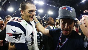 Stichwort Patriots: Gibt es einen größeren Patriots-Fan als Marky Mark himself? Mark Wahlberg ist glühender Anhänger von Tom Brady und Co. und feierte den Erfolg in Super Bowl XLIX auf dem Feld
