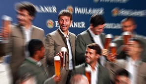 Thomas Müller (Bayern München): 14,5 Mio EUR + 3 Mio EUR - Kein Fußballer in Deutschland verdient so viel, wie die bayrische Frohnatur. Da schmeckt das Bier noch ein bisschen besser