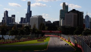 Australien: Was für ein Start! Ferrari fährt mit Doppelführung auf Siegkurs, bis Alonso crasht. Unter Rot zieht Mercedes die härtesten Reifen auf, Ferrari stoppt nochmal. Rosberg gewinnt vor Hamilton, der ihm beim Start fast den Reifen aufgeschlitzt hatte