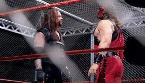 Gleiches gilt auch für den Halb-Bruder des Undertakers: Kane! Als Paul Bearer die Big Red Machine 1997 präsentierte, verstummte die Halle. Die Fehden beider sind ebenso unvergessen wie seine Erscheinung, die auch nach 15 Jahren für Schrecken sorgt