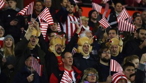 FC SOUTHAMPTON - HAPOEL BE'ER SHEVA FC 1:1: Die Fans des FC Southampton nehmen die Europa League mit Humor