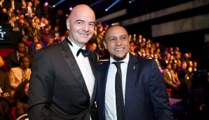 Überhaupt waren viele Prominente der Fußball-Branche vor Ort: Hier lassen sich Gianni Infantino und Roberto Carlos ablichten