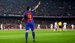 Im Dezember 2016 verlängert Suarez seinen Vertrag beim FC Barcelona vorzeitig bis 2021 - und wischt damit alle Wechselgerüchte weg. Der Uruguayer betont, sich bei Barca wohlzufühlen und dort weitere Titel einfahren zu wollen