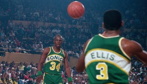 Bucks - SuperSonics, 1989: Mit 69 Minuten hält Dale Ellis bis heute den Spielzeitrekord der NBA. Seine 53 Punkte waren dennoch nicht genug für Seattle, um Milwaukee nach fünffacher Verlängerung zu schlagen. Die Bucks siegten 155:154