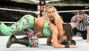 Wooooooooooo! Ric Flairs Tochter Charlotte verteidigte ihren Titel gegen Newcomer Bailey - und hatte offenbar Spaß dabei