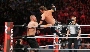Vor dem Main Event verteidigte A.J. Styles seinen Gürtel gegen John Cena. Der sah die Faust des Phenomenal One in diesem Moment nicht kommen ...