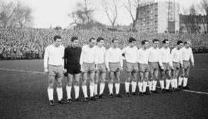 Außer Konkurrenz: Der Meidericher SV (1963/64) und der 1. FC Köln (1964/65) holten zwar nur 52 Punkte (Punktzahl auf die 3-Punkte-Regel umgerechnet), die Liga umfasste allerdings nur 16 Teams, weshalb es 4 Saisonspiele weniger gab.