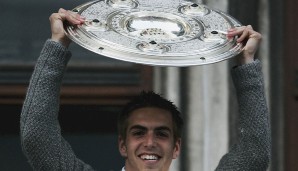 Und dann geht sie los, die Titeljagd mit den Bayern: 2006 räumt er das erste Mal mit dem Rekordmeister die Schale ab - Lahm selbst kommt immerhin auf 20 Erstligaeinsätze