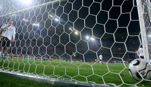 Der Traum vom WM-Titel im eigenen Land platzt im Halbfinale. Italien spielt in der Verlängerung den Spielverderber. Deutschland verliert mit 0:2