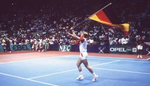 Doch bevor Deutschland 1988 erstmals den Cup holte, galt es 1987 in Hartford gegen die USA den Abstieg zu verhindern. Unvergessen ist Beckers legendäres 4:6, 15:13, 8:10, 6:2, 6:2 in sechseinhalb Stunden gegen John McEnroe