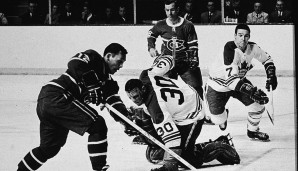 Toronto Maple Leafs (1961-67) - 4 Titel: Goalie Terry Sawchuk (M.) galt als großer Rückhalt der zweiten Dynasty der Leafs in den 60ern