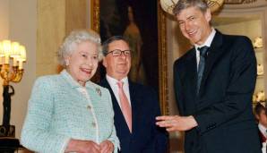 Derweil im Buckingham Palace: Arsene Wenger als Officer of the Order of the British Empire im Plausch mit Königin Elizabeth II.