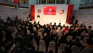 Um 11 Uhr Ortszeit (4 Uhr MEZ) sprach Karl-Heinz Rummenigge zu rund 120 geladenen Gästen aus Politik, Wirtschaft und Medien