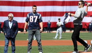 Zur Feier des Tages haben sich die Sox Ehrengäste eingeladen: Mitglieder des Super-Bowl-Champions New England Patriots. Quarterback Tom Brady durfte gar den zeremoniellen ersten Pitch werfen