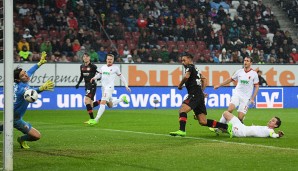 Aber eigentlich war der Moment des Spiels bereits Minuten zuvor passiert, bereits in der 23. Minute war es soweit: Karim Bellarabis 1:0 war der mit Spannung erwartete Treffer Nummer 50.000 der Bundesliga