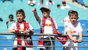 Leipzig durch und durch - diese jungen Bullen-Fans haben bestimmt schon als Babys in RB-Bettwäsche geschlafen
