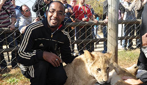 Zwar reichte es am Ende nicht zum WM-Titel, aber immerhin konnte Cacau in Südafrika einen Löwen streicheln