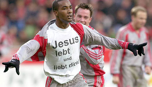 Sein erstes Bundesligator erzielte er am 8. Dezember 2001 bei der 2:4-Niederlage gegen Bayer Leverkusen. Schon damals bekannte sich Cacau offen um Christentum