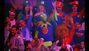 "Applaus, Applaus, Applaaaaus!" Hoch die Becher für Kermit und Kollegen: Super Mario, Luigi - sie sind alle dabei!