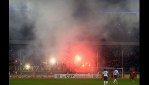 MSV DUISBURG - 1. FC KÖLN 1:3 n.E: Auch in Duisburg haben die Anhänger gezündelt